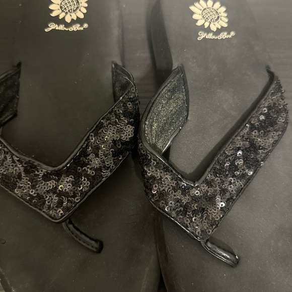🛍️Yellow Box Black Sparkle Sandals - Picture 8 of 10